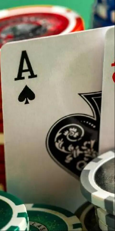 Regras do poker, cartas e fichas na mesa